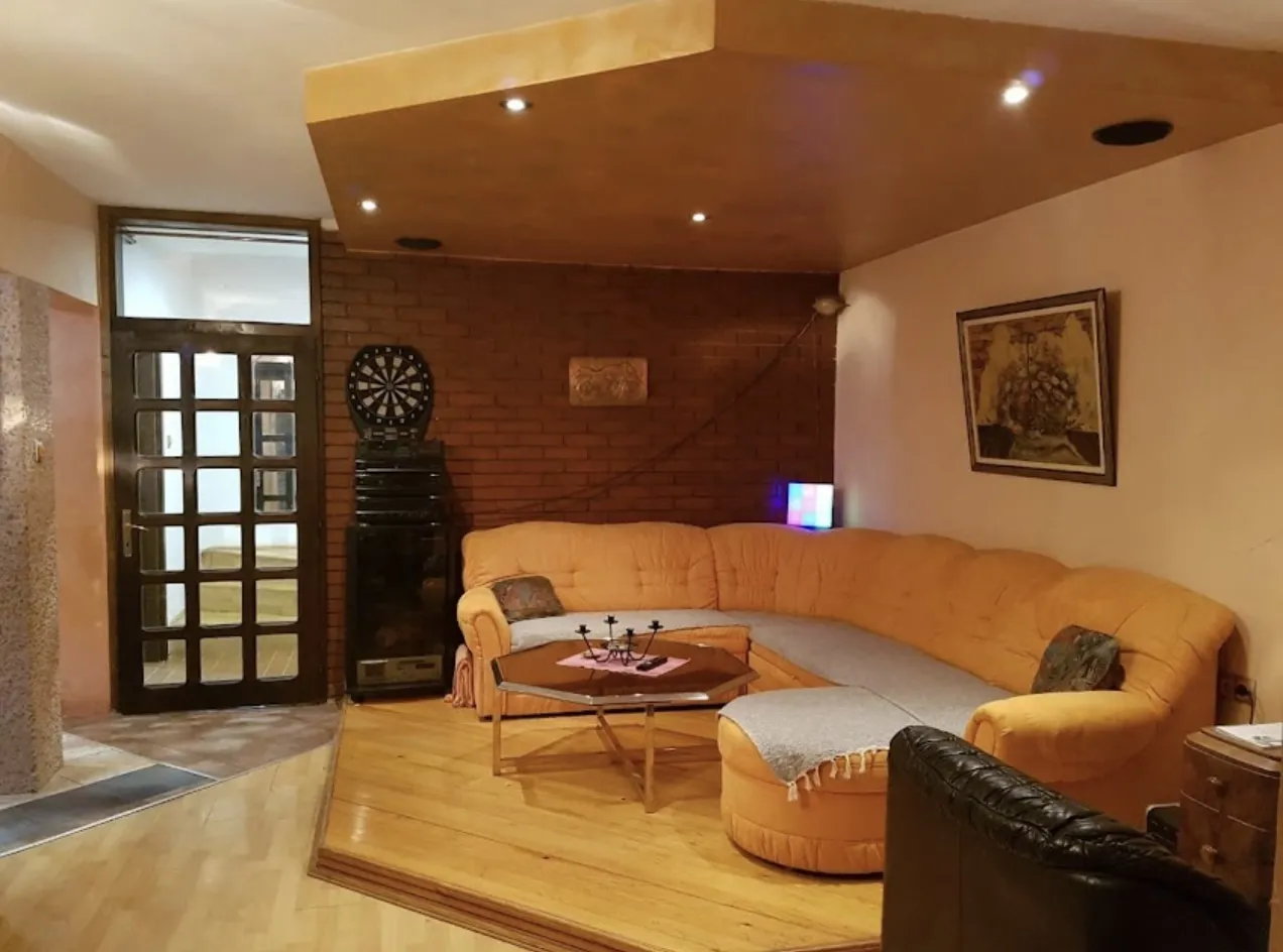 Dnevnni boravak u kući u Ripču