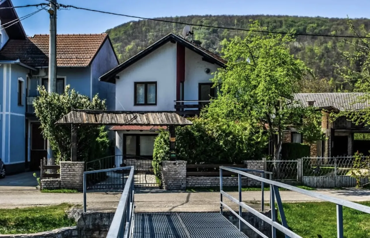 Smještaj Una Pirates – komforni bungalovi pored rijeke Une